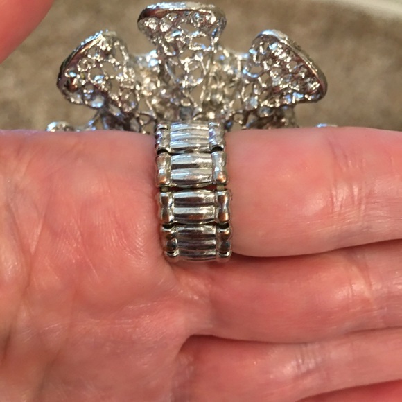 Women's Glistening Rhinestone Stretch Ring - Picture 4 of 7